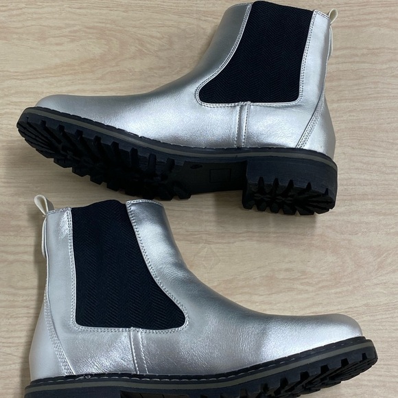 Corkys To Be Honest Round Toe Chelsea Booties Womens Silver Casual Boots NEW - Picture 5 of 11